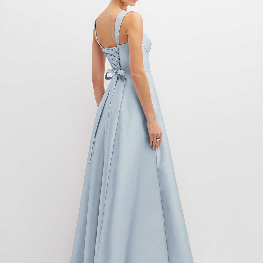 Elegant Blue Evening Gown - Picture 2 of 10